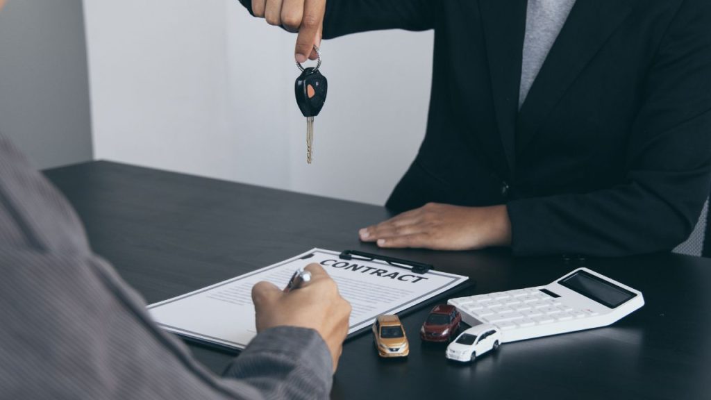 Car leasing contract and key handover